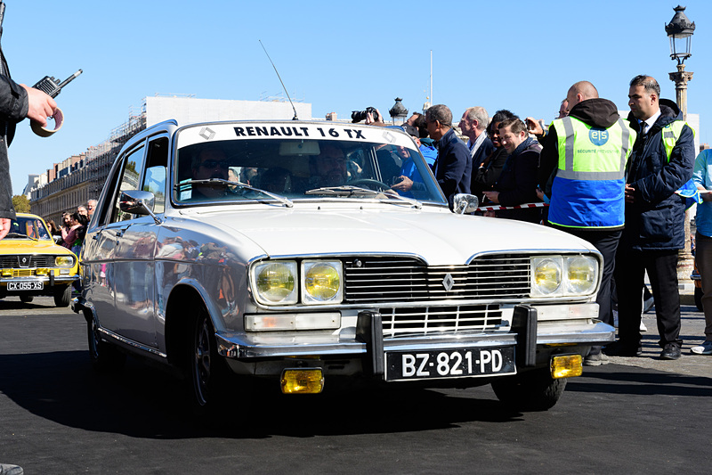 個性的なルノー車のパレード