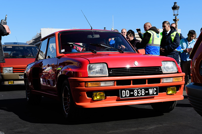 個性的なルノー車のパレード