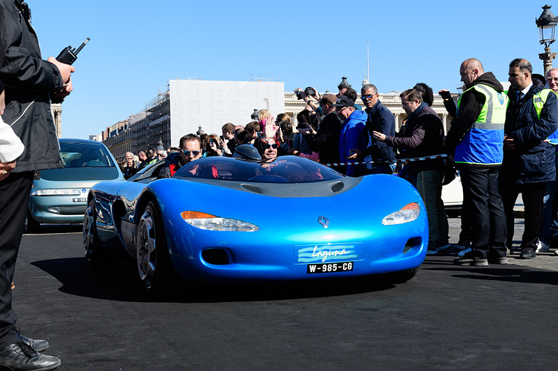 個性的なルノー車のパレード