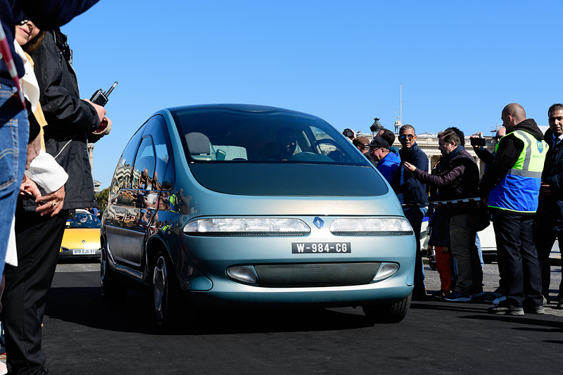 個性的なルノー車のパレード