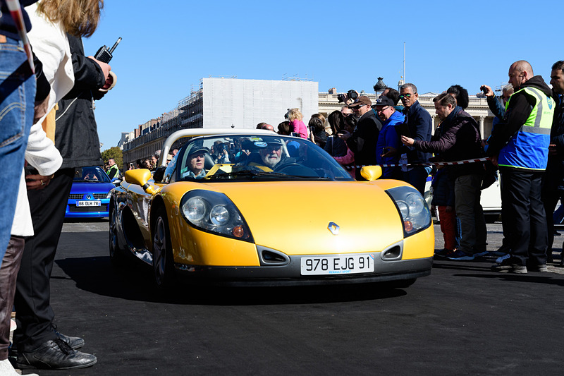 個性的なルノー車のパレード