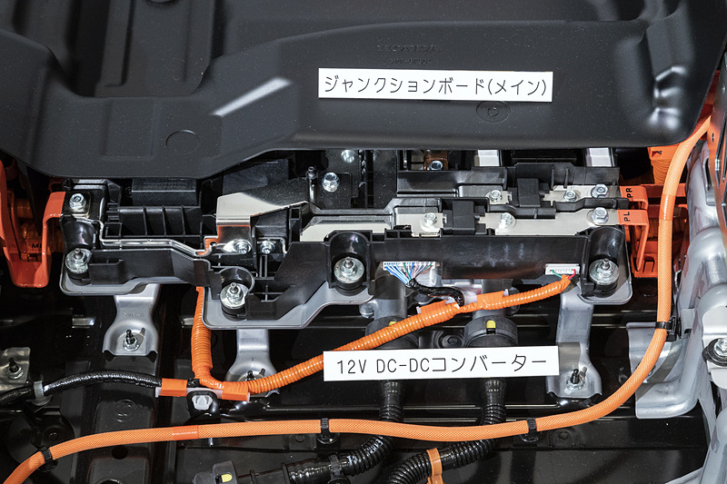 バッテリーモジュールとバッテリー制御基板の間にDC-DCコンバーターやジャンクションボードを配置