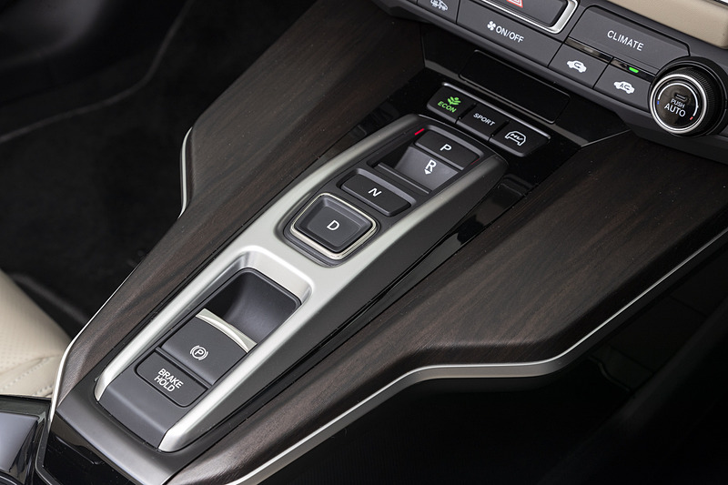 スイッチ操作でギヤ選択する「エレクトリックギアセレクター」を採用