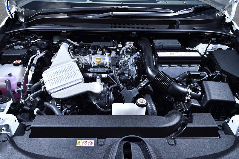 カローラ スポーツのiMT搭載車は、直列4気筒 1.2リッター直噴ターボ「8NR-FTS」型エンジンを搭載。CVT搭載車と同じ最高出力85kW（116PS）/5200-5600rpm、最大トルク185Nm（18.9kgfm）/1500-4000rpmを発生する