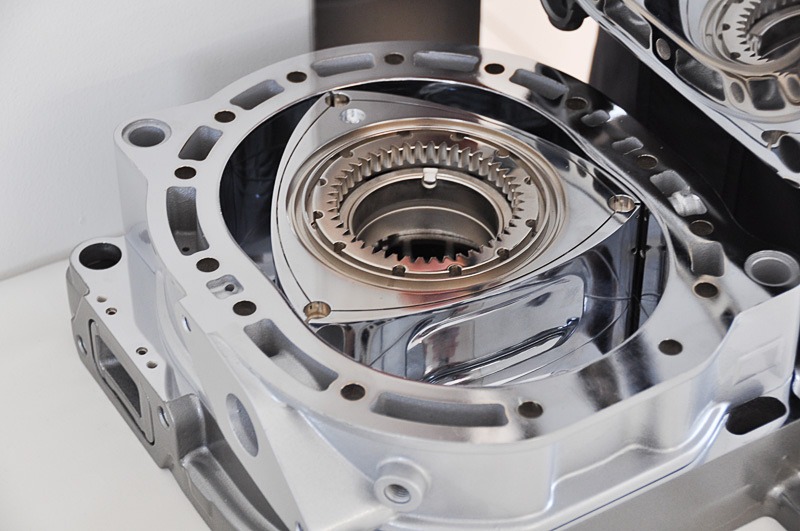 2013年に公開されたレンジエクステンダー用の発電動力である新型ロータリーエンジン