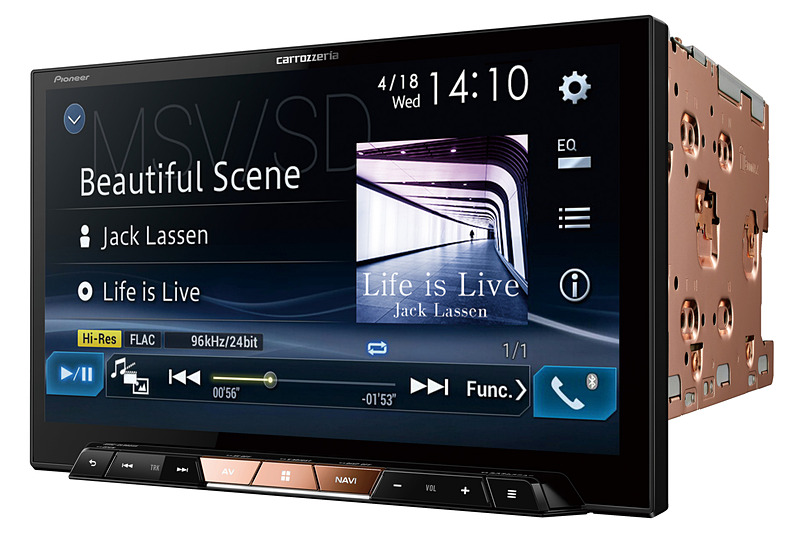 シャーシに銅メッキを採用するほか、高音質パーツを多く採用。2018年6月に発売された7V型に加え、今回新しく8V型が追加された