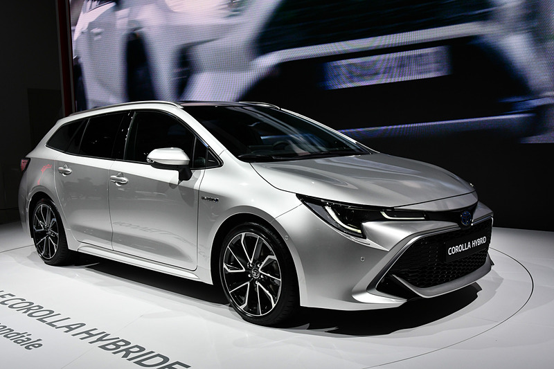 パリモーターショー 2018の会場に展示されているカローラ ツーリング スポーツ