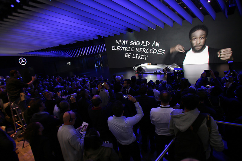 ディーター ・ツェッチェ氏が登壇したプレスカンファレンス