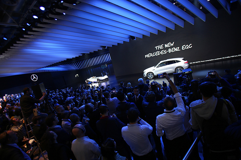 ディーター ・ツェッチェ氏が登壇したプレスカンファレンス