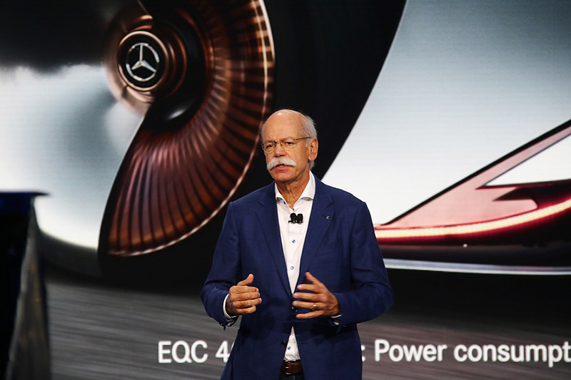 ディーター ・ツェッチェ氏が登壇したプレスカンファレンス