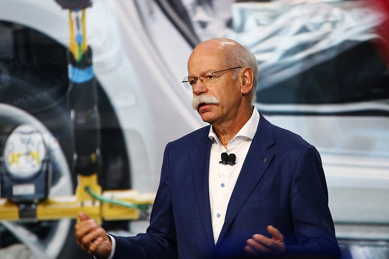 ディーター ・ツェッチェ氏が登壇したプレスカンファレンス