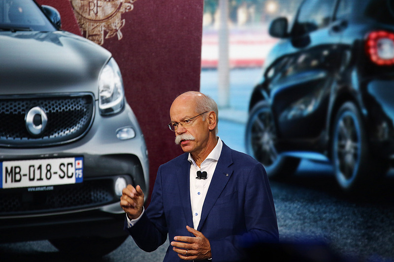 ディーター ・ツェッチェ氏が登壇したプレスカンファレンス