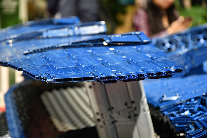 ウイングもレゴ テクニック。ウイング全体が可動する