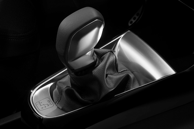 6速ATにパドルシフトとスポーツモードを追加