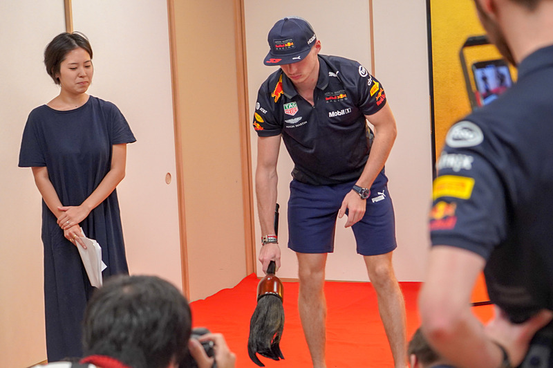 引き続きフェルスタッペン選手が書く