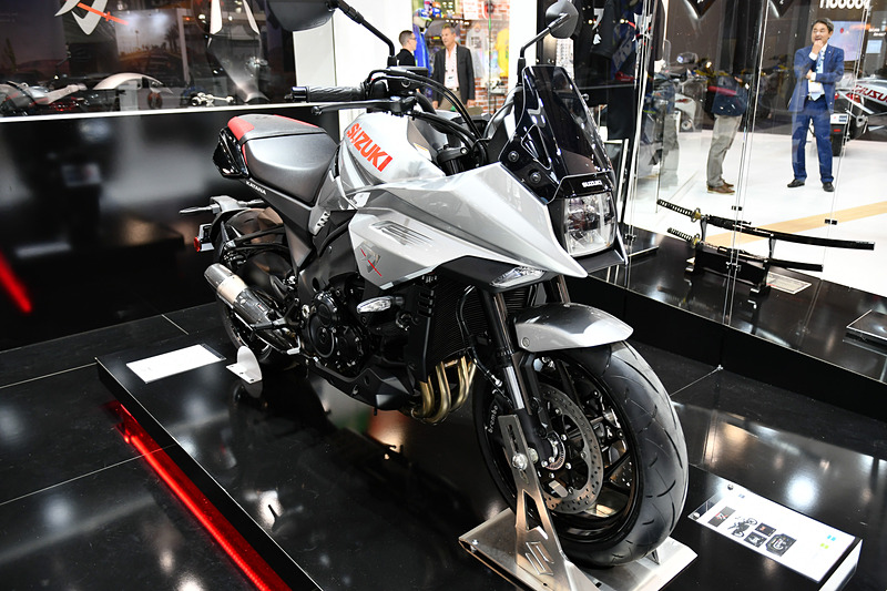 スズキの新型「KATANA」。オリジナルKATANAのモチーフを見ることができる