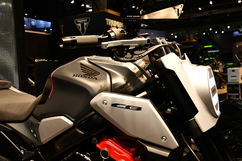 2017年の東京モーターショーで世界初公開されたコンセプトモデル「Neo Sports Café Concept」