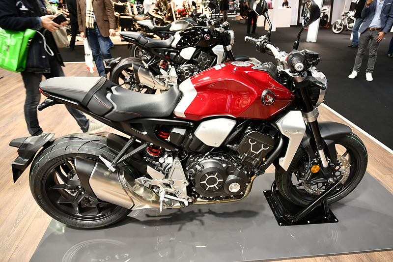 CB1000Rの各部に、Neo Sports Café Conceptのテーマを見ることができる