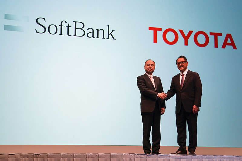 株主構成は、ソフトバンクが50.25％、トヨタが49.75％
