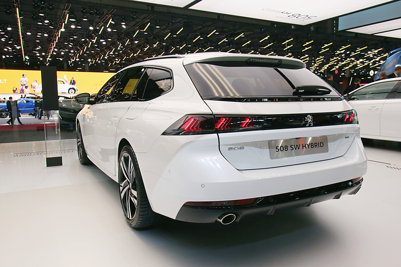 ユーティリティの高さとエレガントさを両立させるエクステリアデザインを採用