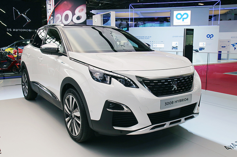 「3008 HYBRID4」の外観