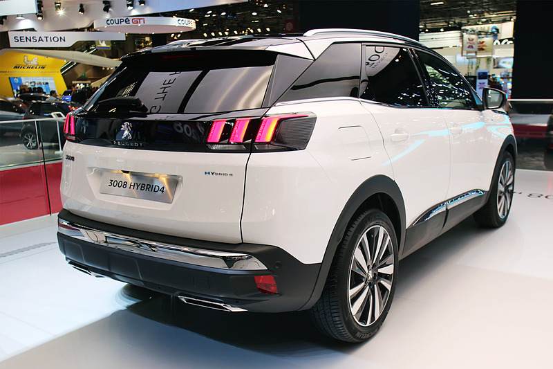 「3008 HYBRID4」の外観