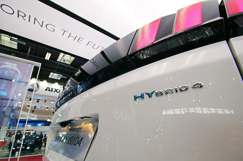 「3008 HYBRID4」の外観