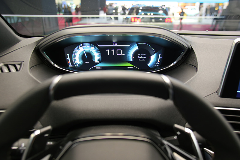 「3008 HYBRID4」の内装