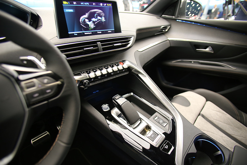 「3008 HYBRID4」の内装