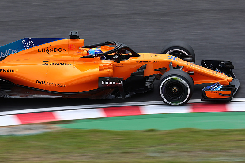 デグナー1つ目で飛び出してしまったフェルナンド・アロンソ選手（14号車 マクラーレン・ルノー）、パワーユニットがホンダからルノーに代わっても苦戦の日本グランプリとなりそうだ