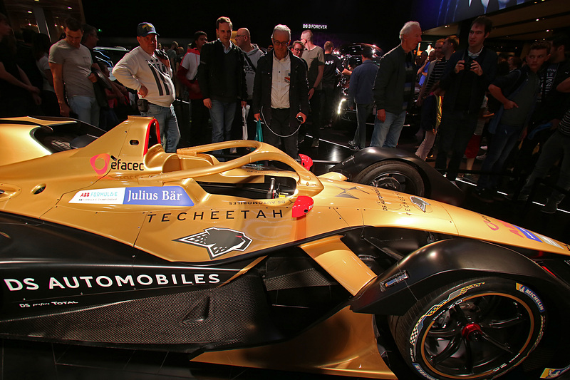 このほかにDSブースでは、フォーミュラE参戦車のDS E-TENSE FE 19も展示されている