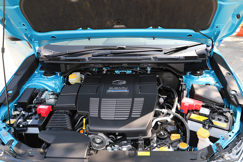 XV Advanceのエンジンルーム