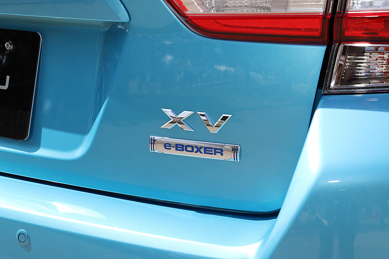 リアゲートに「e-BOXER」のエンブレムを装着