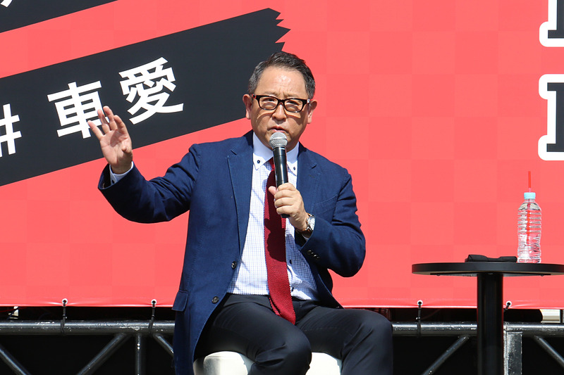 「CASE」についての質問で、リアルワールドで自動車生産を行なっている自工会だけでなく、IT業界のスペシャリストの解説も必要とする豊田会長