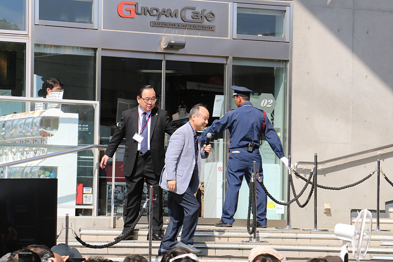 ソフトバンクグループの孫正義代表がスペシャルゲストとして登場。思わぬ大物ゲストの参加に会場が湧き上がった