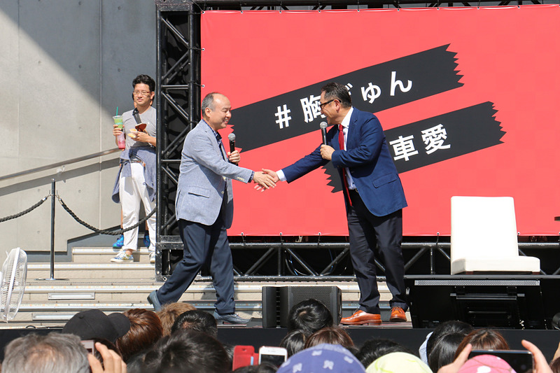 ソフトバンクグループの孫正義代表がスペシャルゲストとして登場。思わぬ大物ゲストの参加に会場が湧き上がった