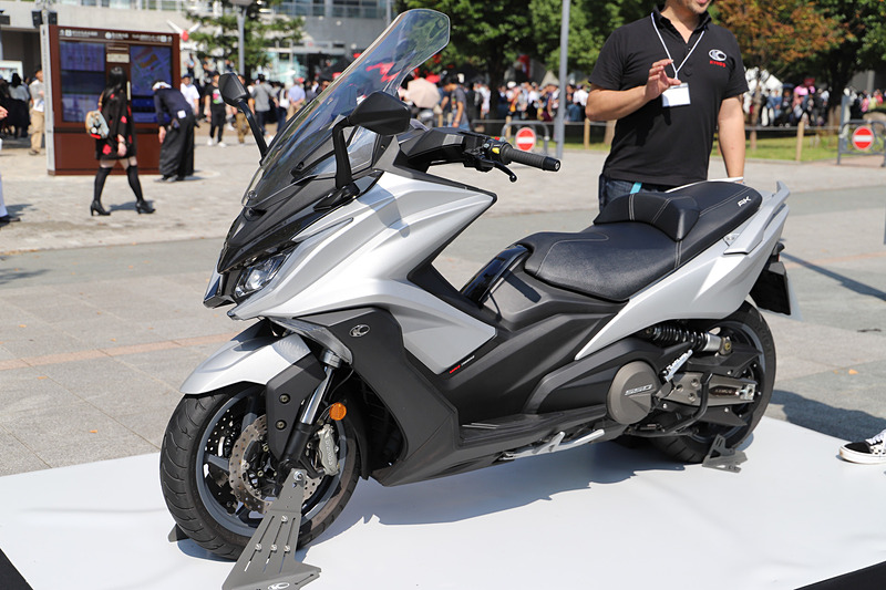 キムコ「AK550」