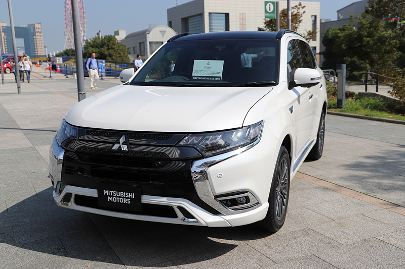 三菱自動車「アウトランダーPHEV」