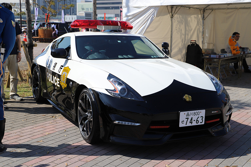 警視庁のブースでは日産「フェアレディZ NISMO」のパトカーや白バイを展示。このパトカーでパトロールに出ることはないとのこと