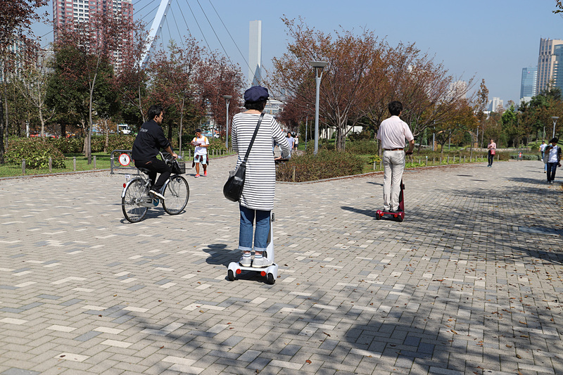 受付の近くで操作方法の簡単なレクチャーを受けてからコースを走っていた