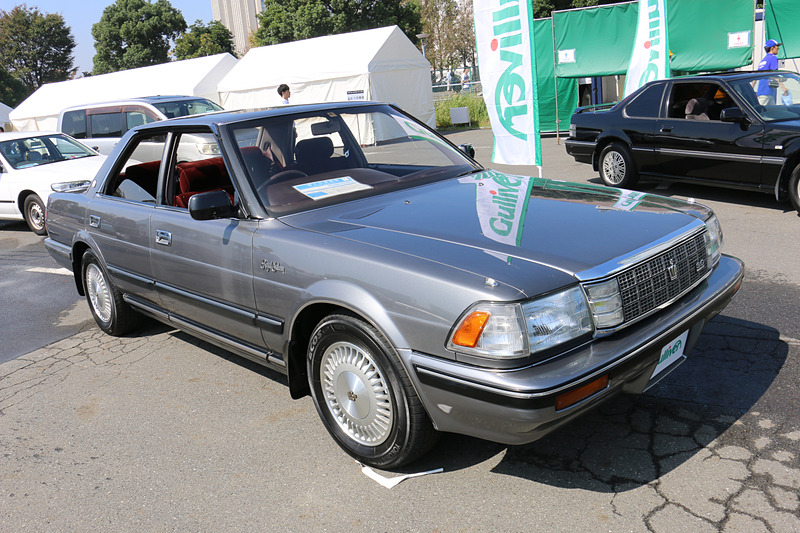 トヨタ「クラウン」