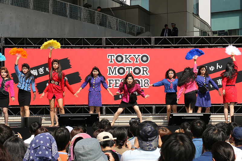 大阪府登美丘高等学校 ダンス部OGによる「バブリーダンス」