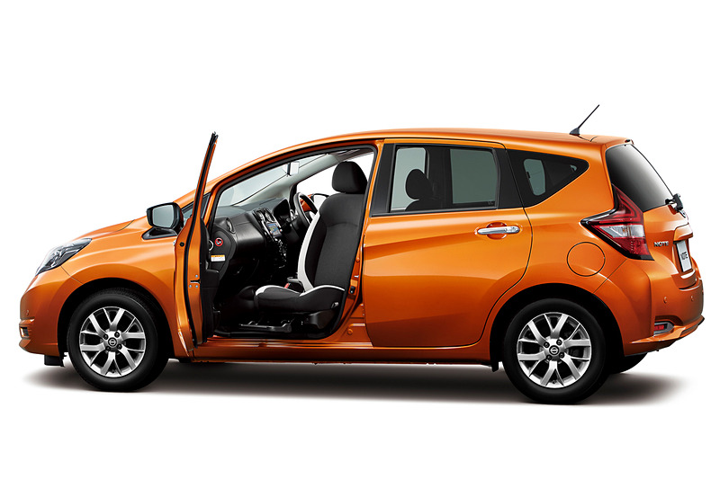 「ノート e-POWER 助手席回転シート」