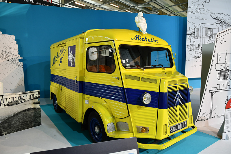 通路を進んでいくと、時代が新しくなってくるのが分かる。最後の展示物はなぜかソーラー自転車