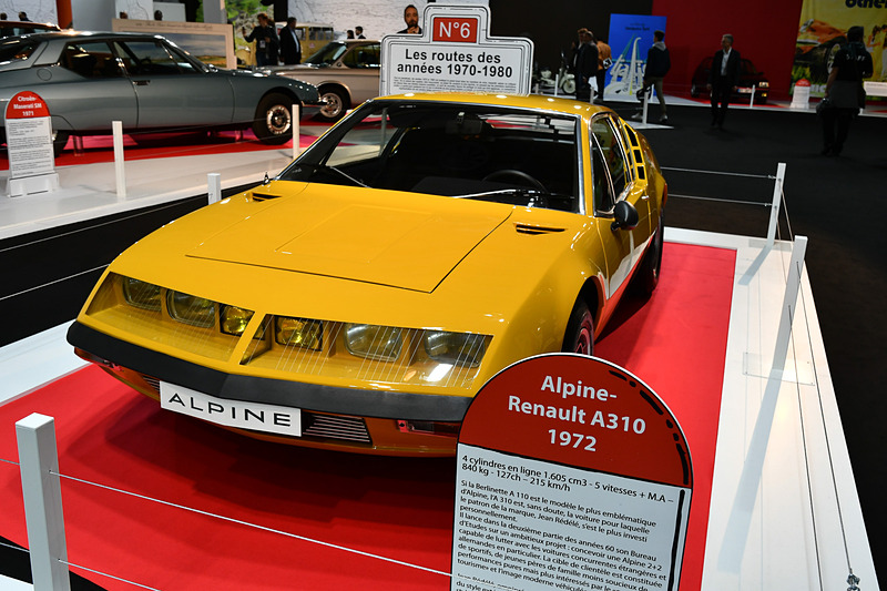 通路を進んでいくと、時代が新しくなってくるのが分かる。最後の展示物はなぜかソーラー自転車