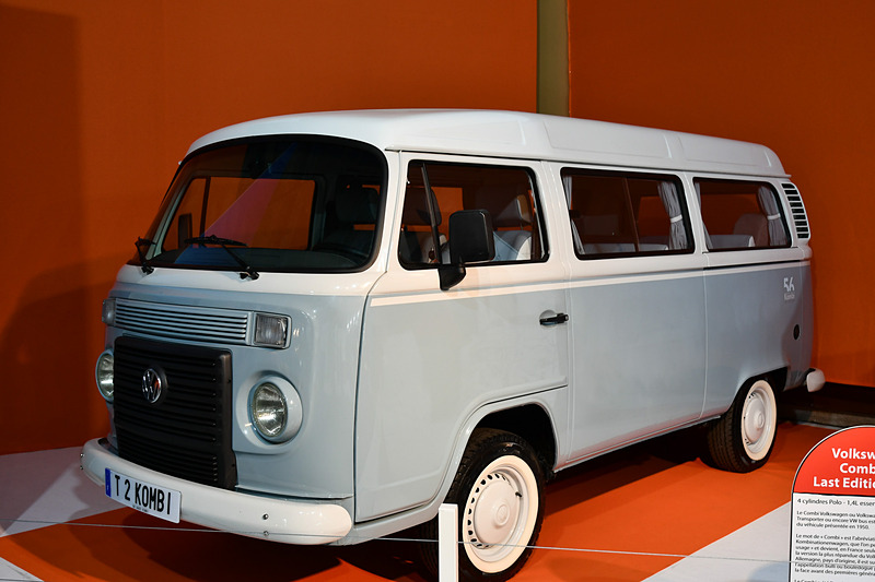 通路を進んでいくと、時代が新しくなってくるのが分かる。最後の展示物はなぜかソーラー自転車