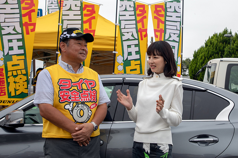 平井さんは点検の実演やトークでタイヤ点検の大切さを集まったギャラリーや報道陣にPRしていた