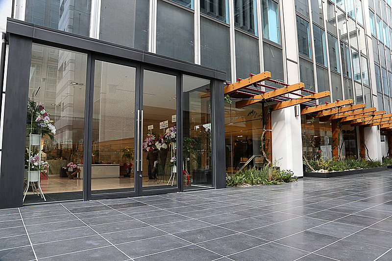 「アストンマーティン東京」（東京都港区北青山1-2-3）