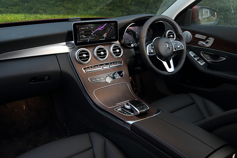 インテリアカラーはレザーブラック