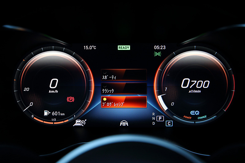 専用デザインを用いた12.3インチのコクピットディスプレイ。クラシック/スポーツ/プログレッシブを選択可能